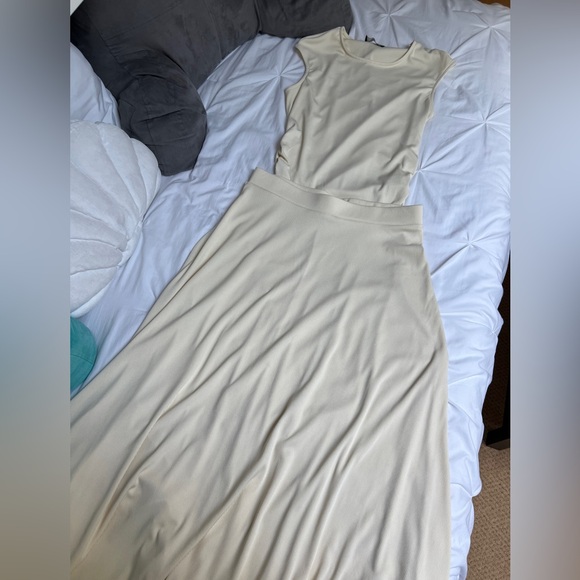 Cream Ribbed Top and Skirt Set - Picture 2 of 7